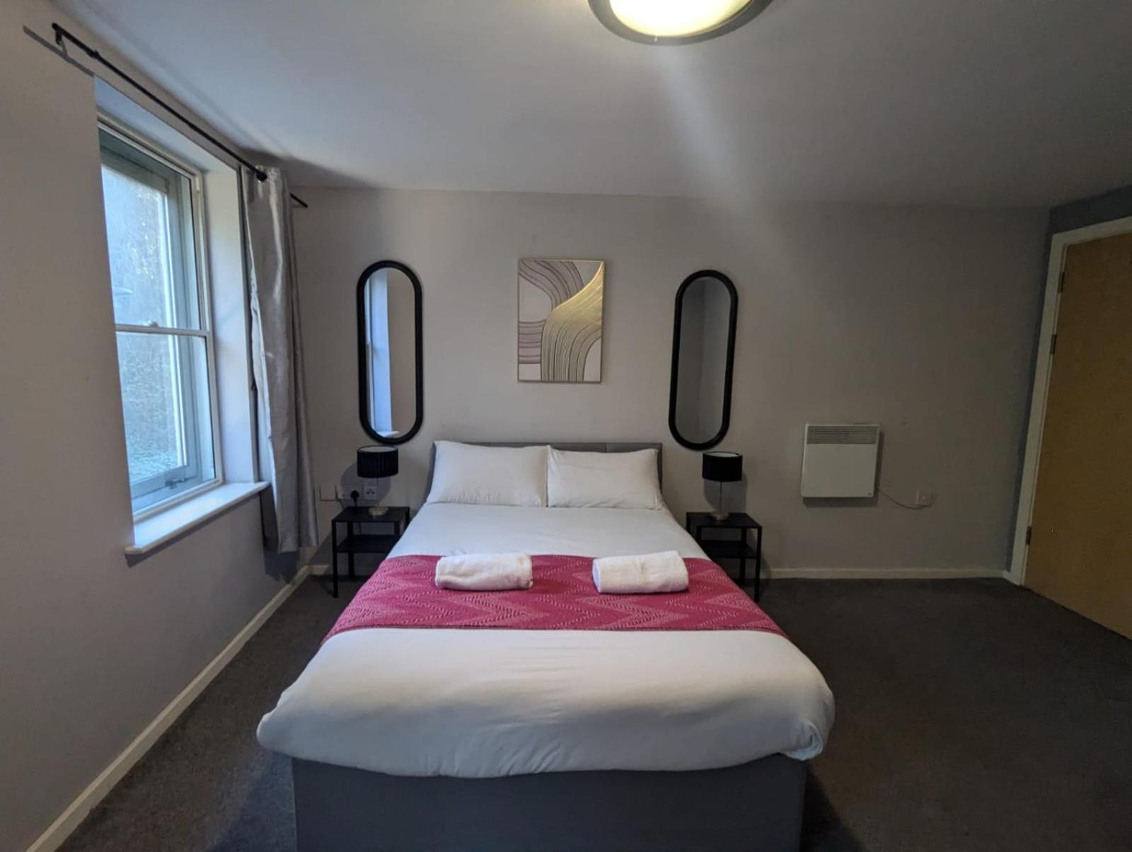 Two Bedroom Quayside River View Apartment *